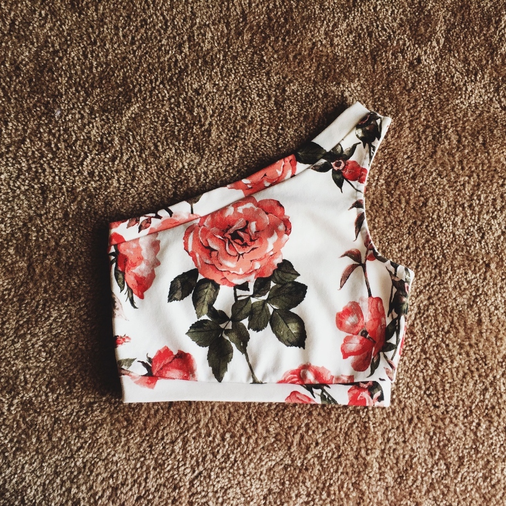 G by GUESS Toga Crop Floral Top